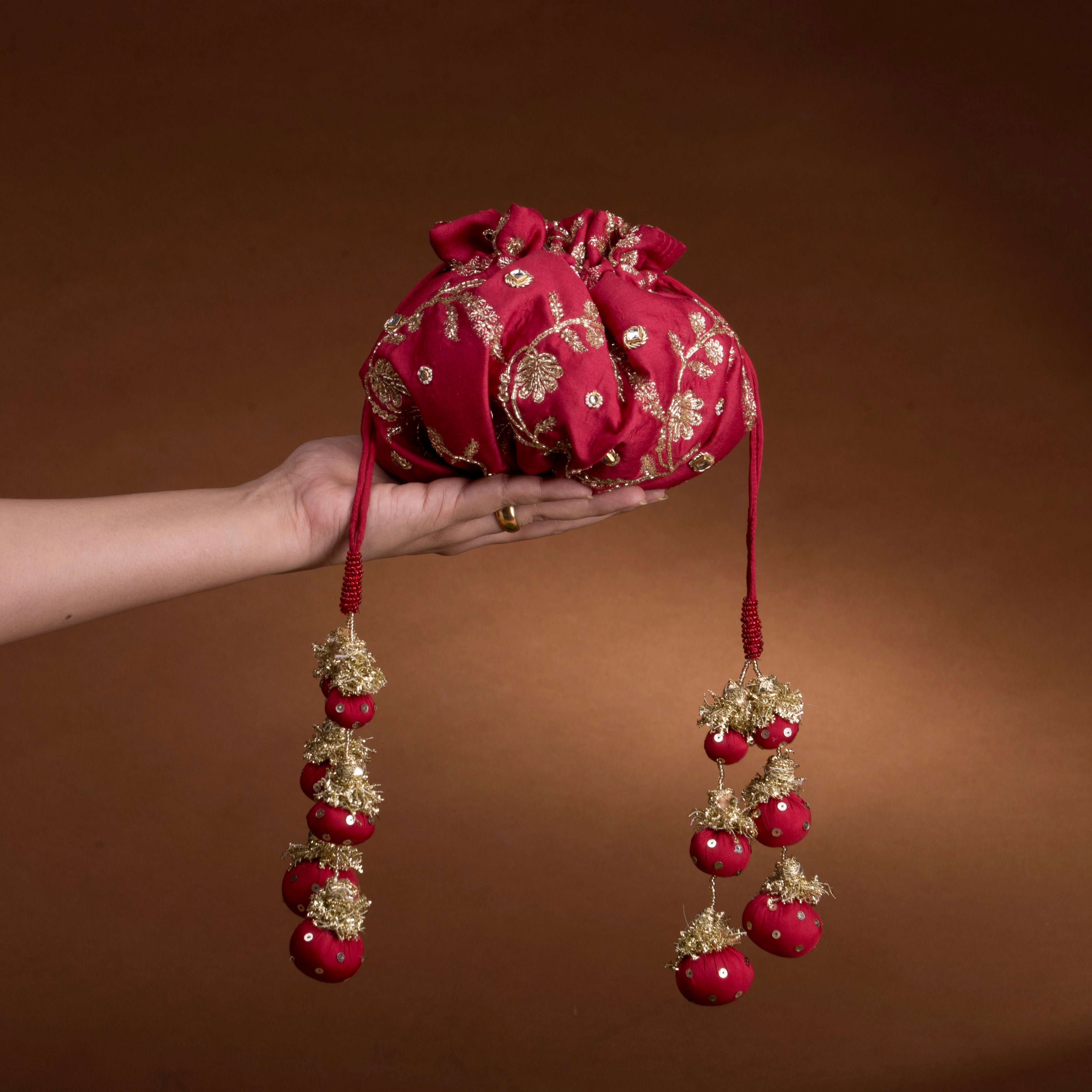 Red gol potli bag - Chanderi