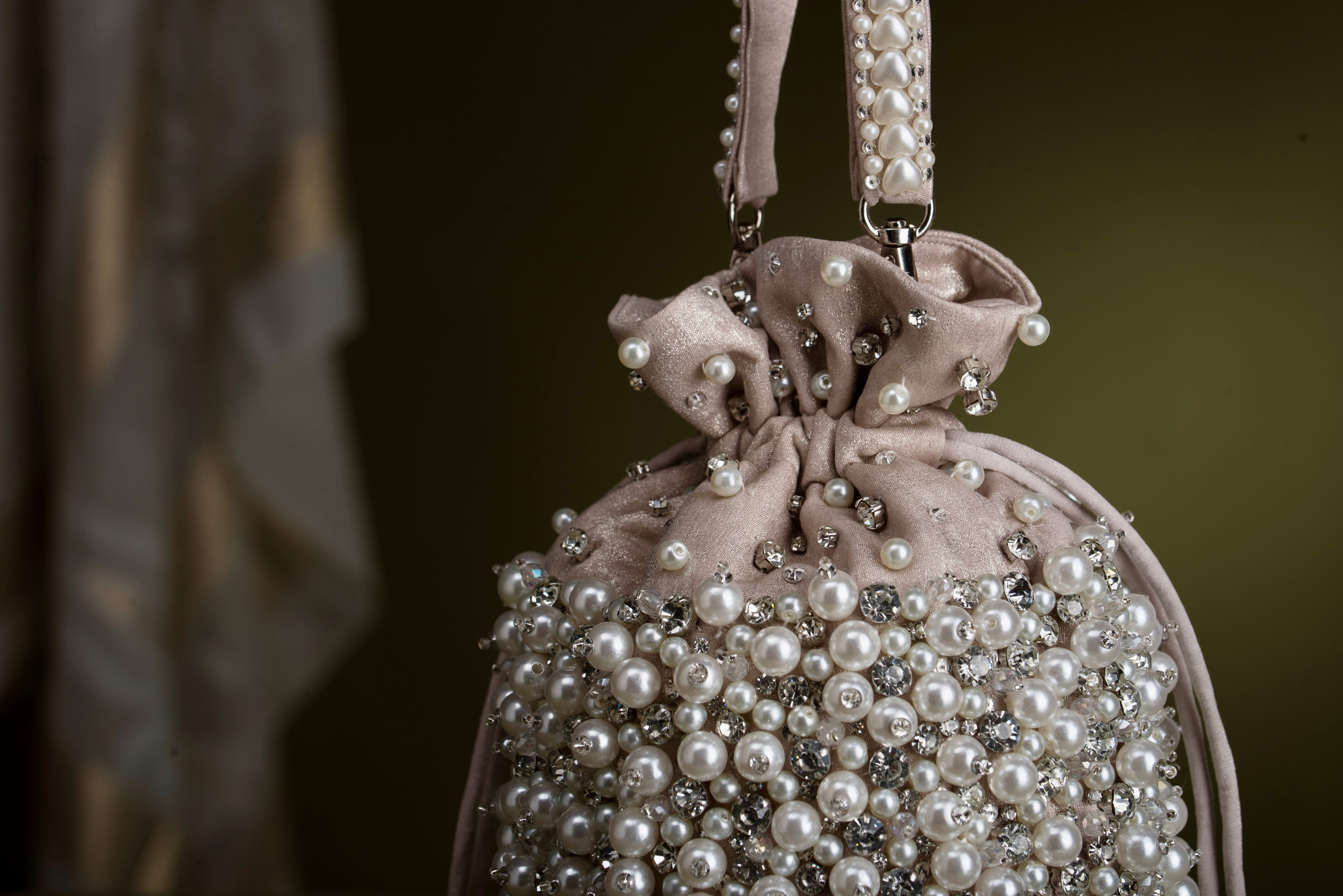 Bijoux pearl round bucket bag