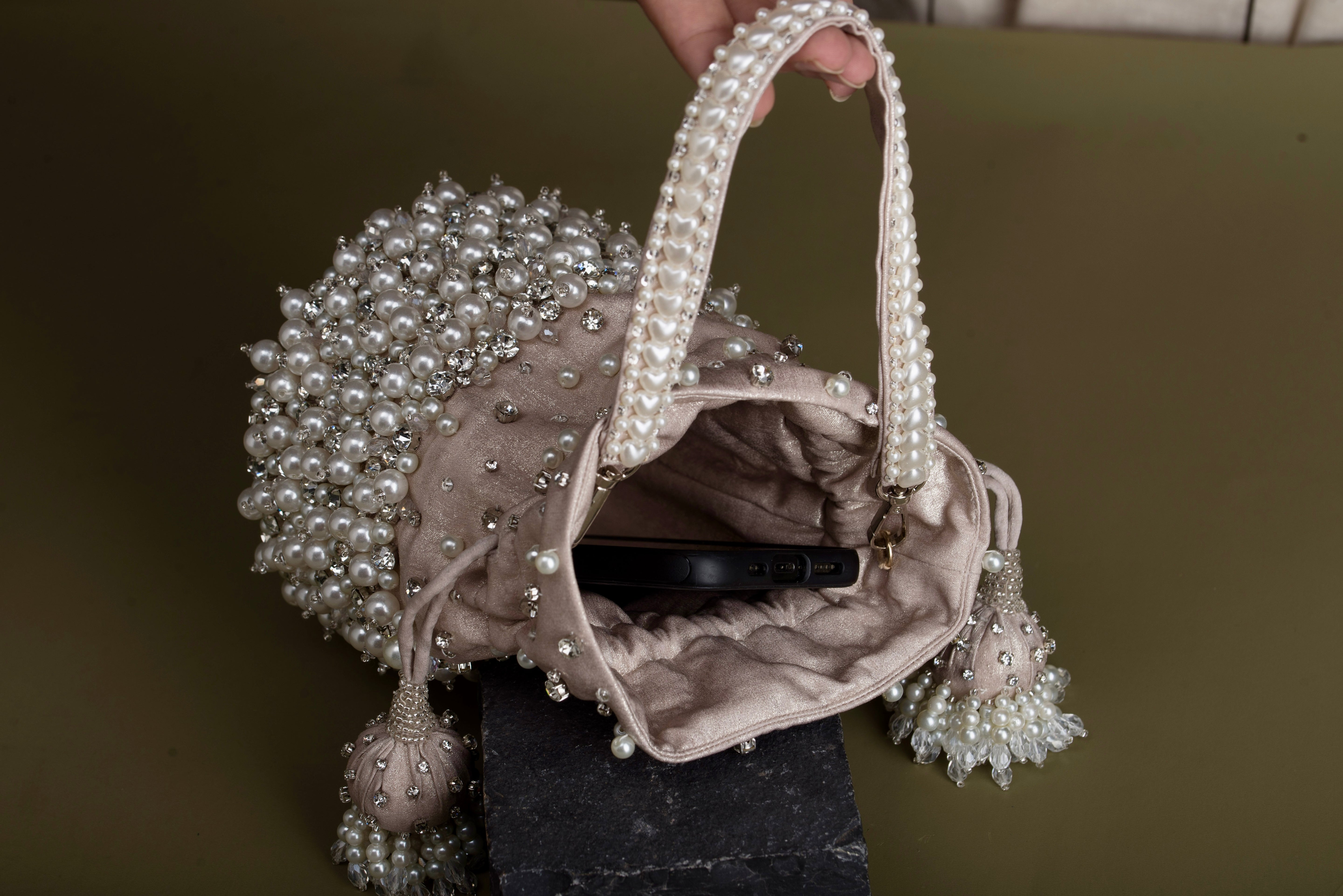 Bijoux pearl round bucket bag