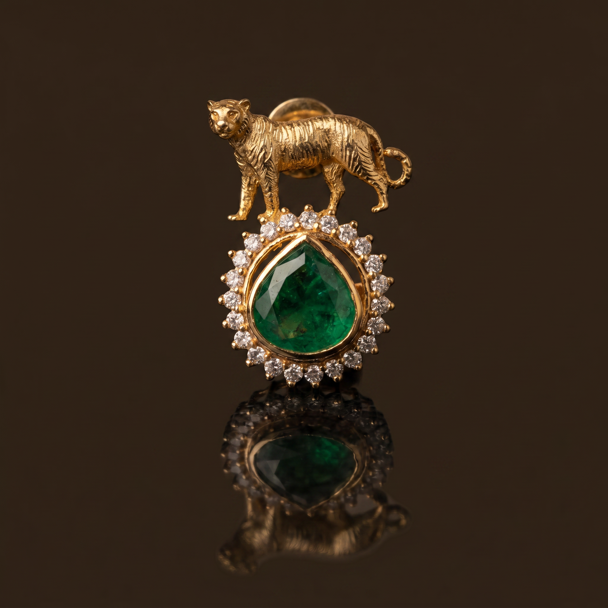 Tvesha wild emerald drop earrings – detail view by Ozel
