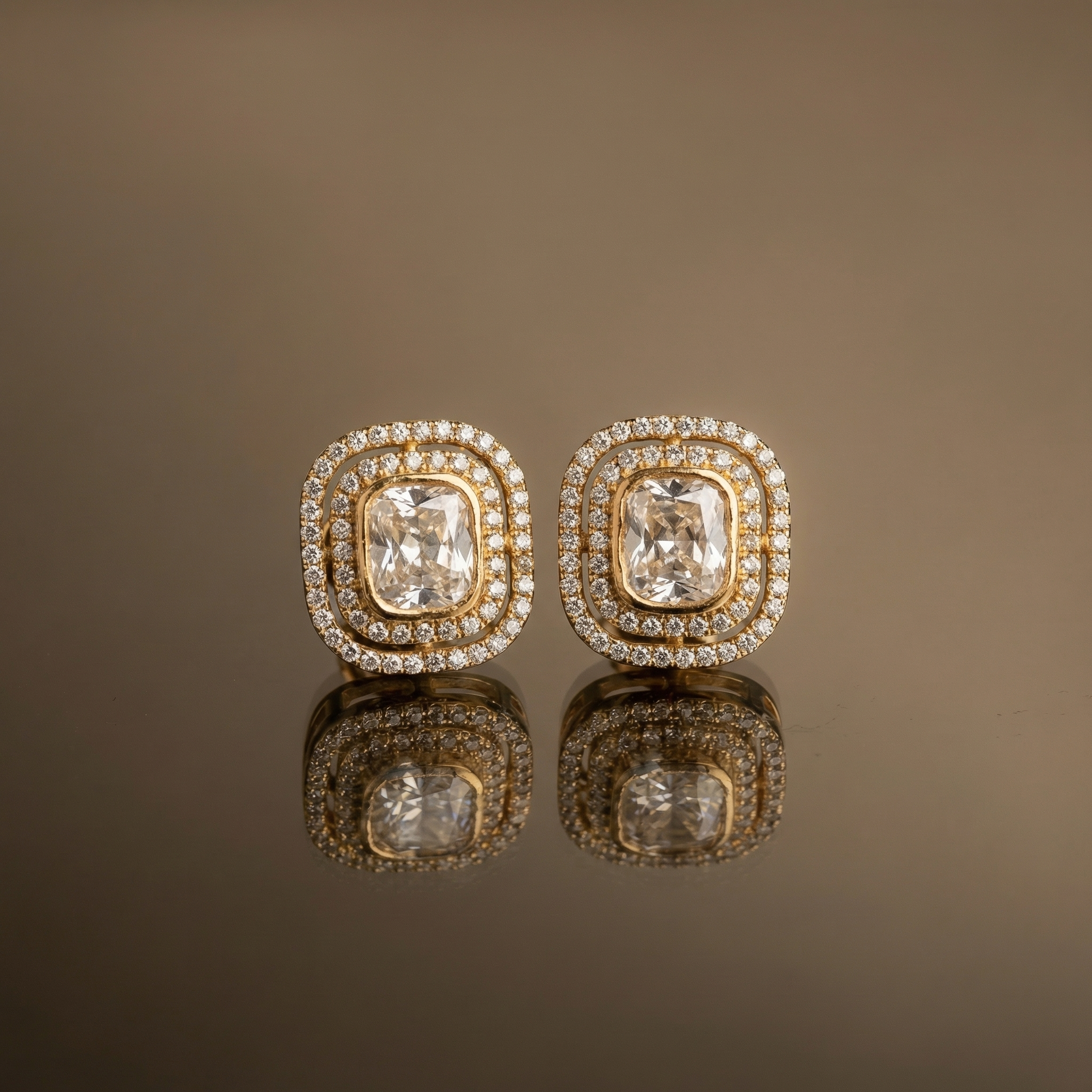 Zivara Lumi Halo Studs