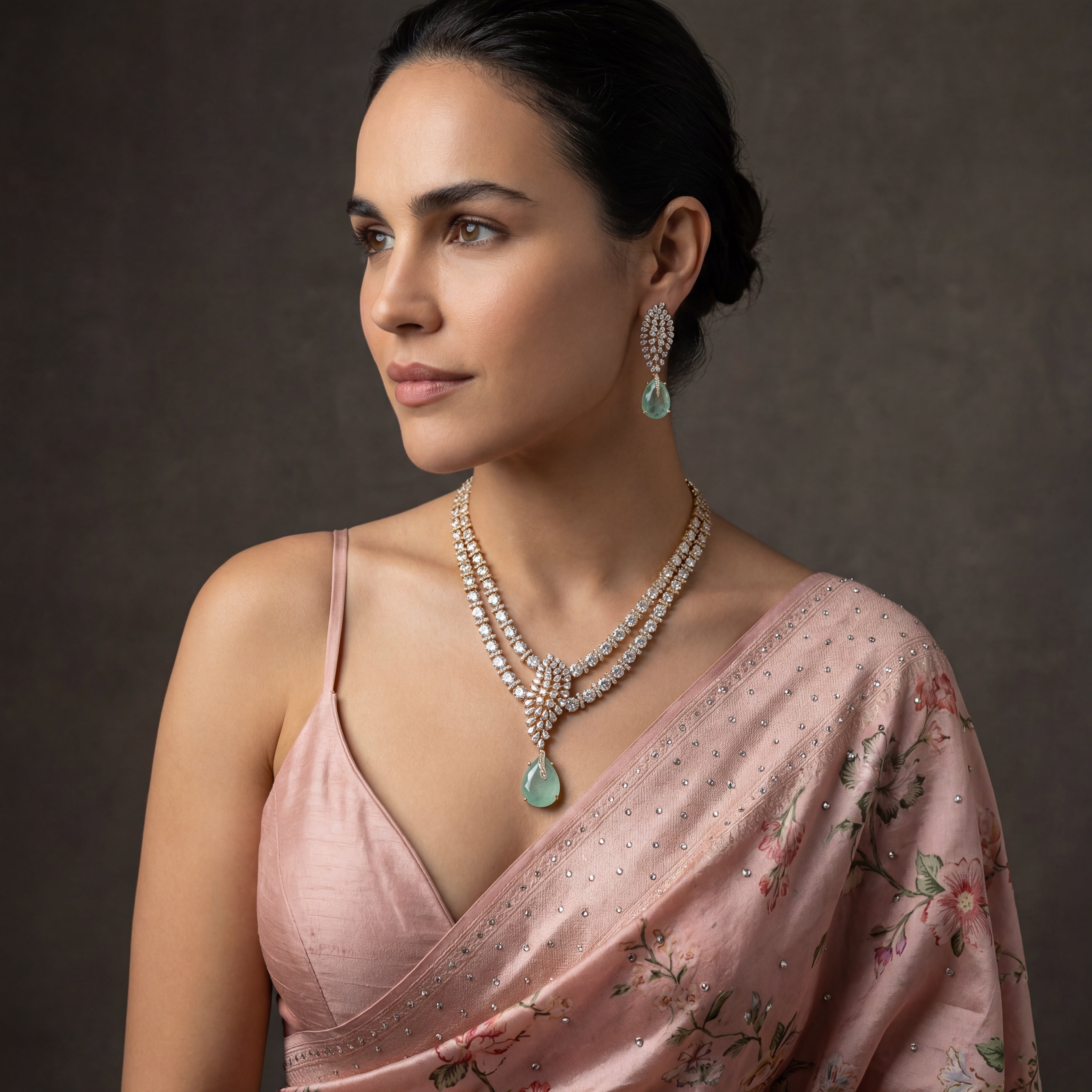 Noorina Pendant Necklace Set