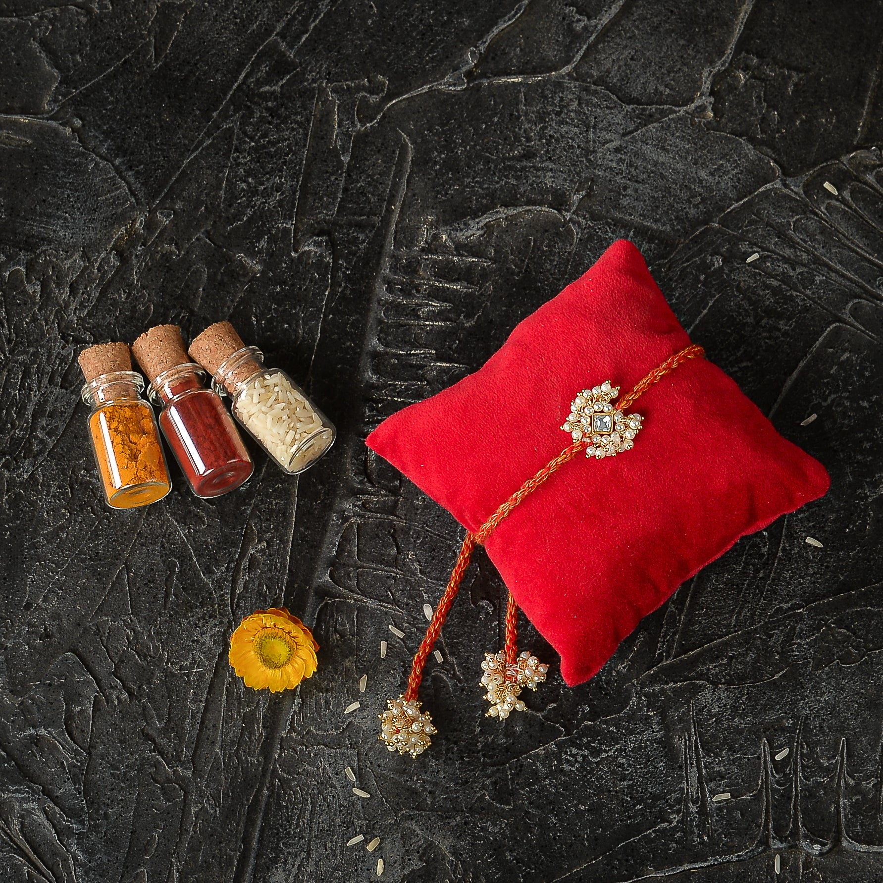 Manu Kundan Gold Plated Rakhi Lumba - Ozel