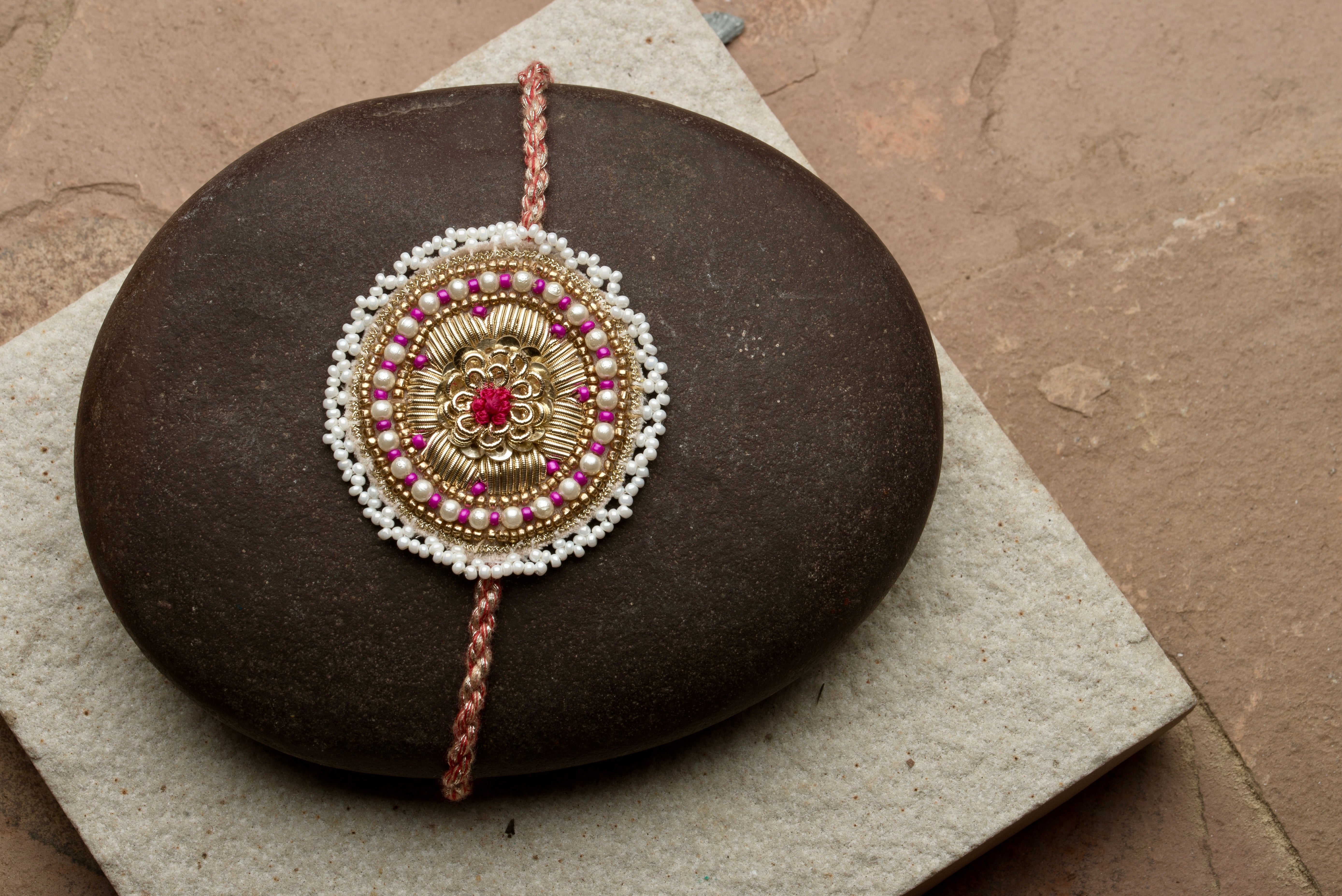 Ahaan Pearl Zardozi Rakhi - Ozel