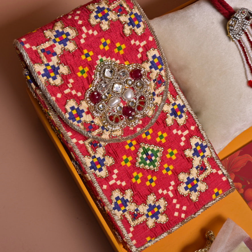 Özel Shubhra Rakhi Hamper for Bhabhi