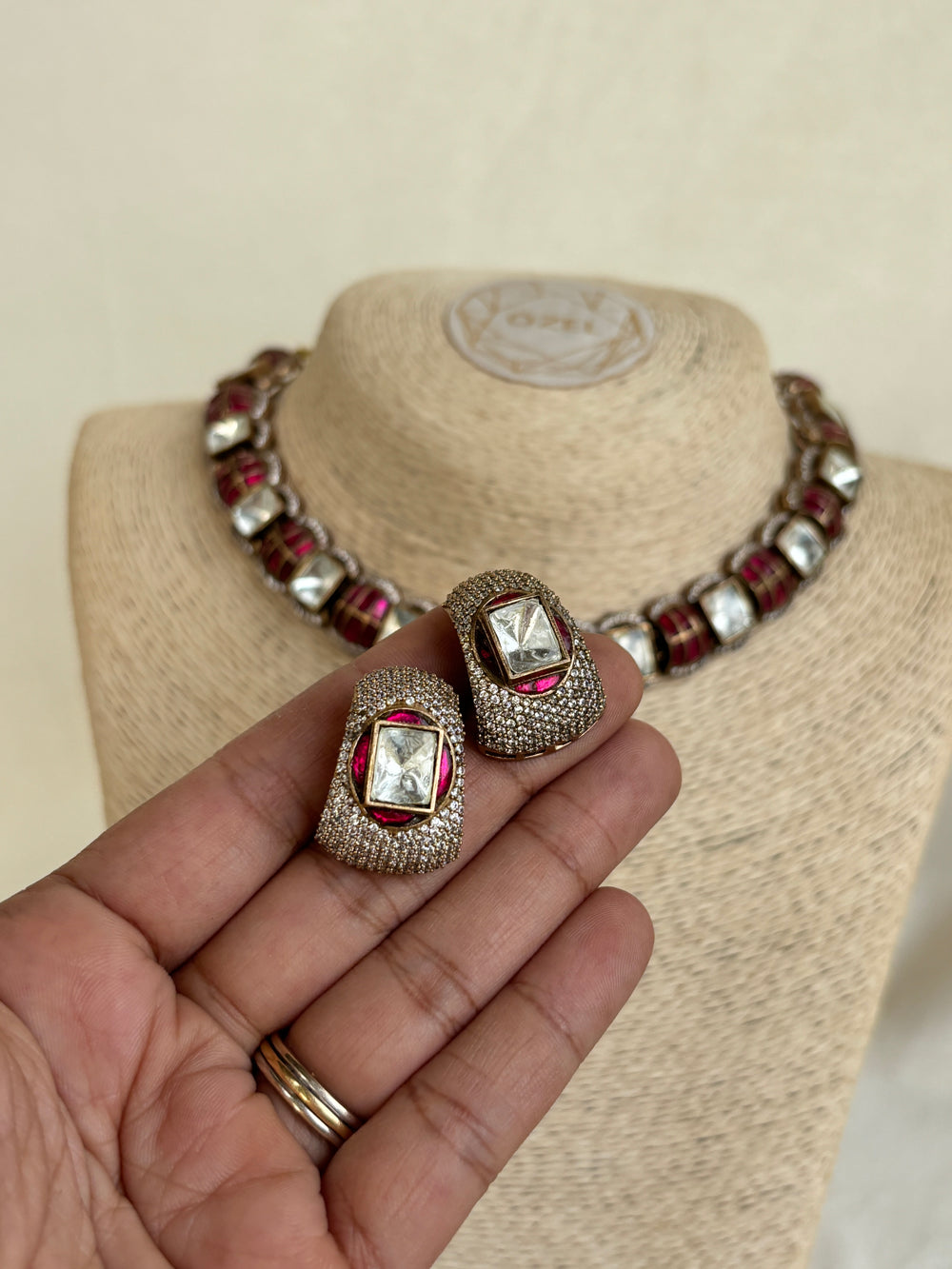 Rasa rubicon necklace set – stone detail close-up by Ozel
