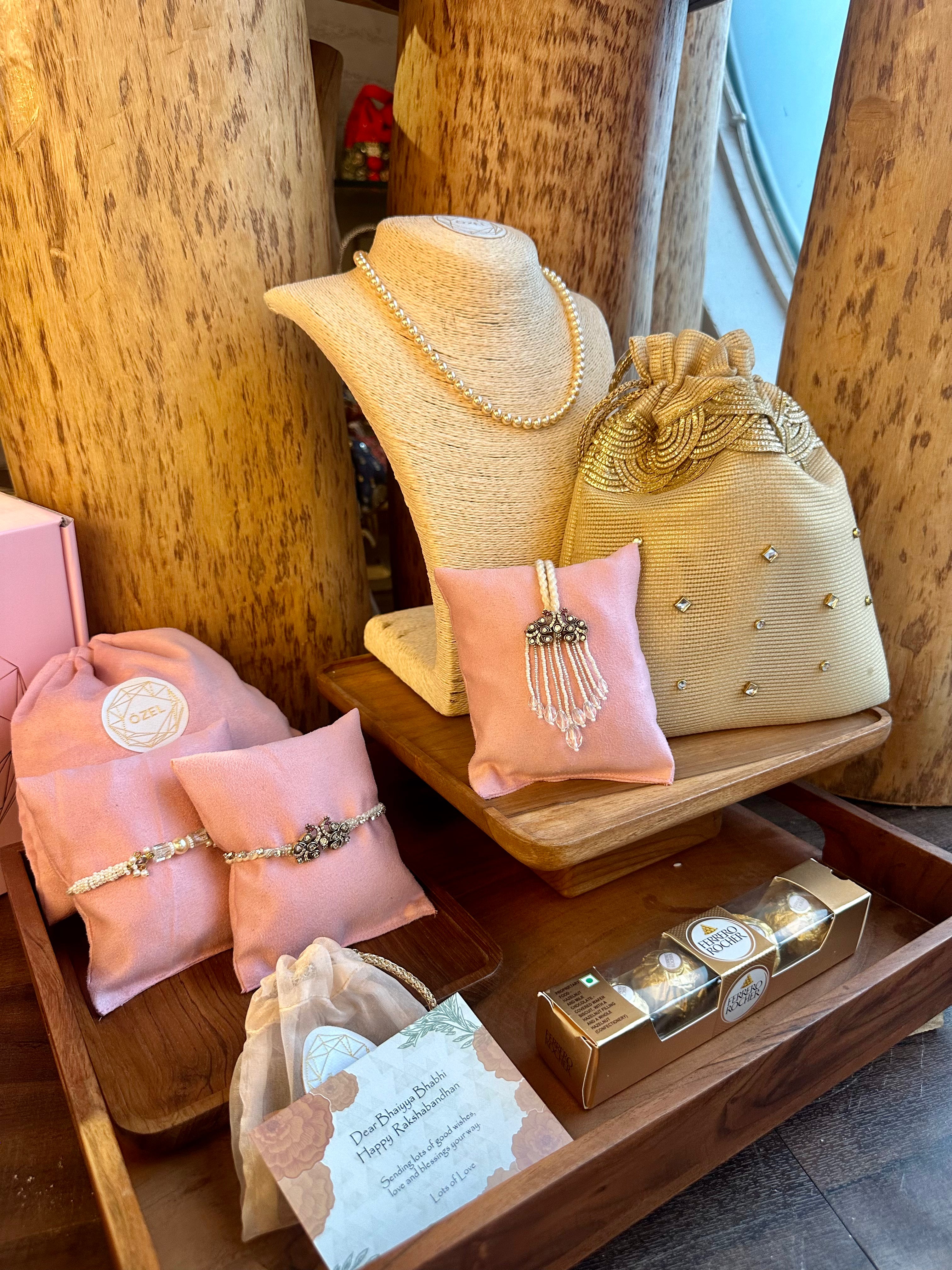 Bhaiya Bhabhi Luxe Rakhi Hamper - Ozel