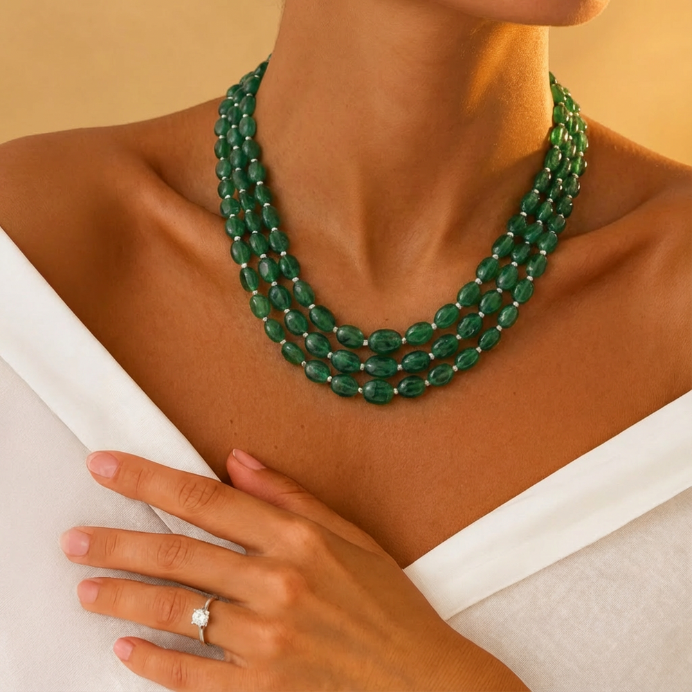 Nayanika green stone necklace – stone detail close-up by Ozel