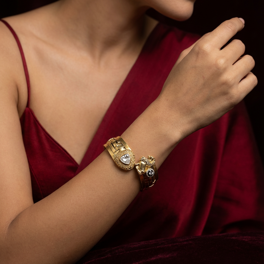 Polki clasp bracelet – polki stone detail close-up by Ozel