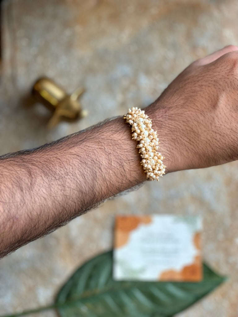 Vishal Swarovski Pearls Rakhi - Ozel