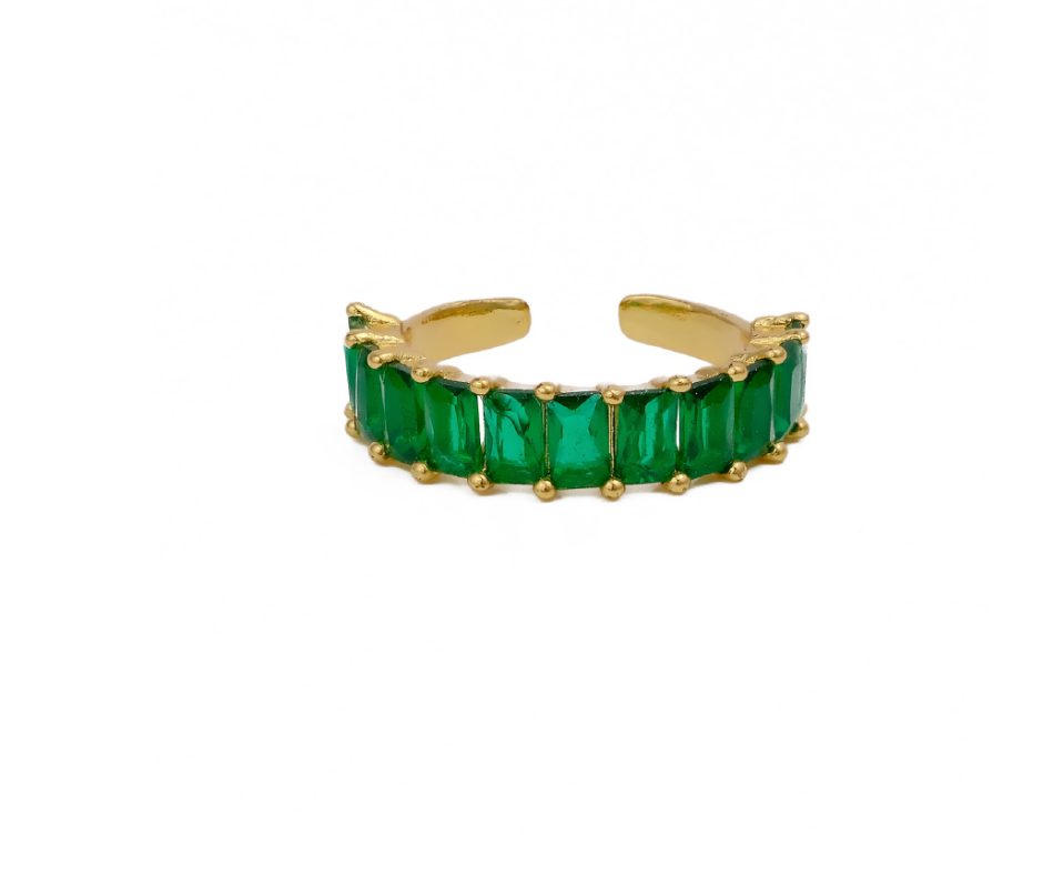 Baguette ring – stone detail close-up by Ozel