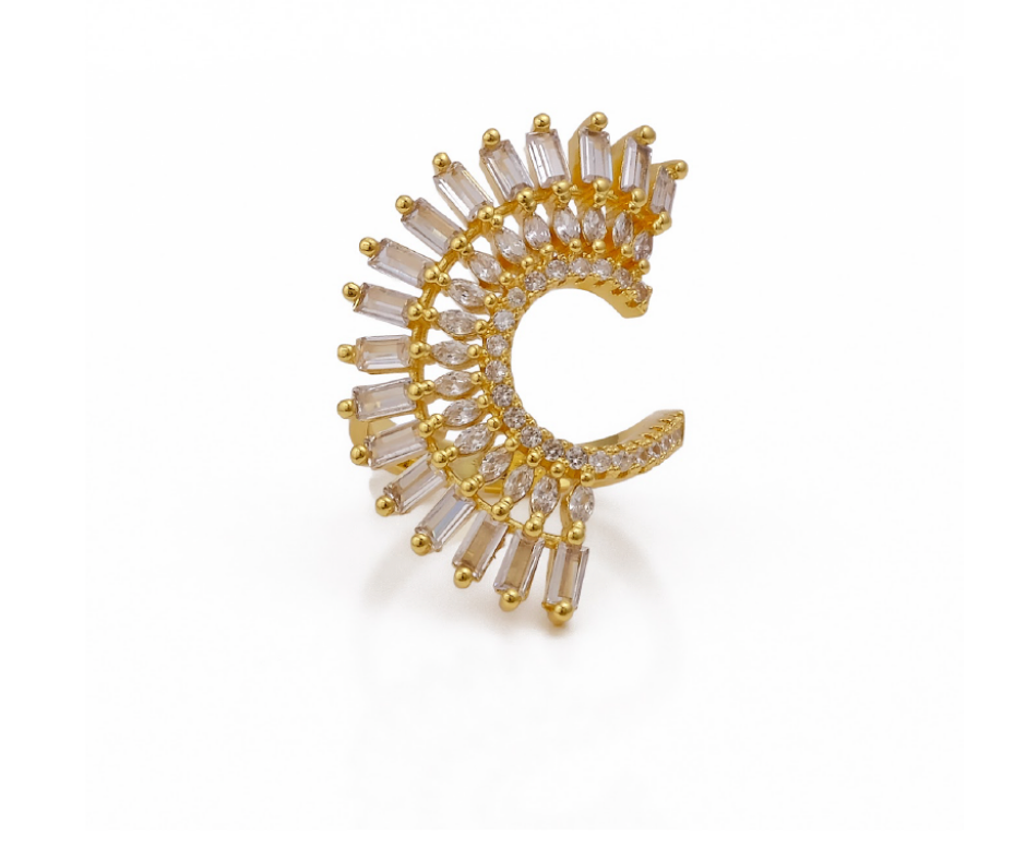 Eterna ring – worn on finger by Ozel
