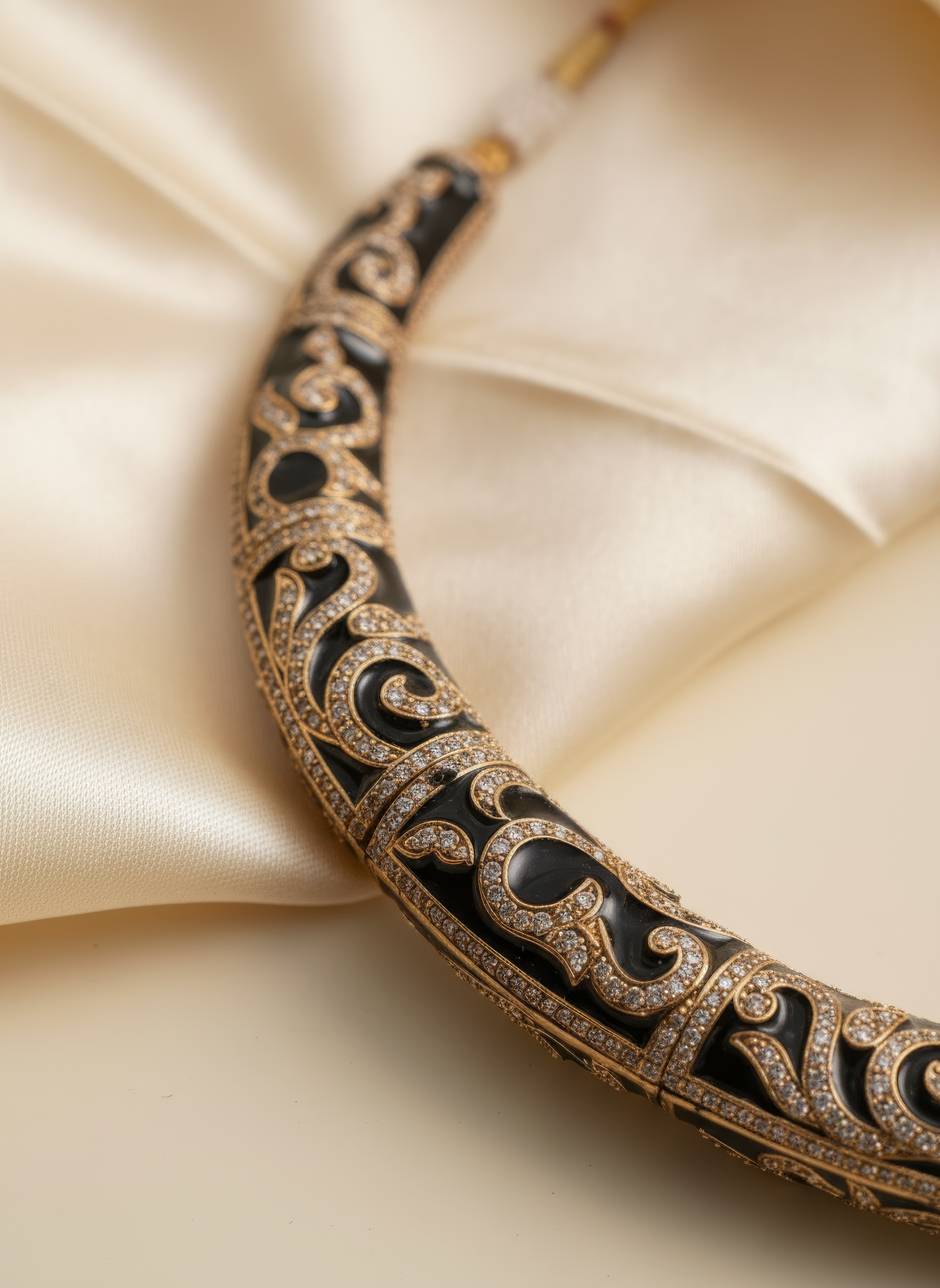 Black Enamel Hasli Necklace with earrings