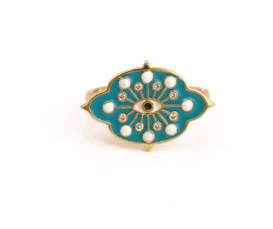 Statement ring – worn on finger by Ozel