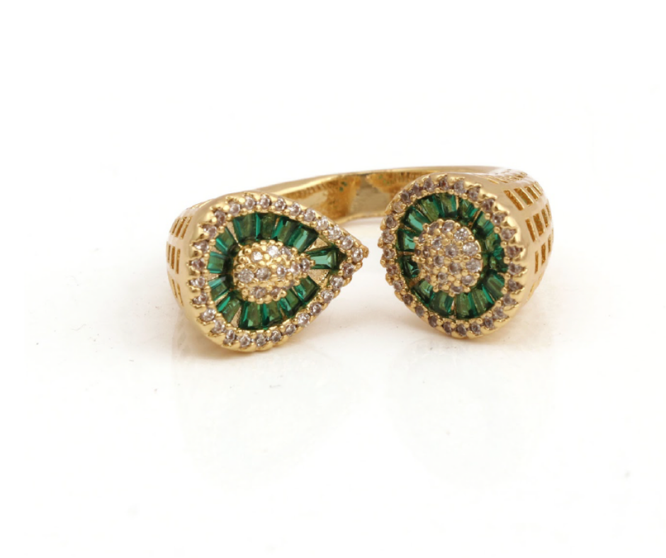 Statement ring – stone centerpiece detail by Ozel