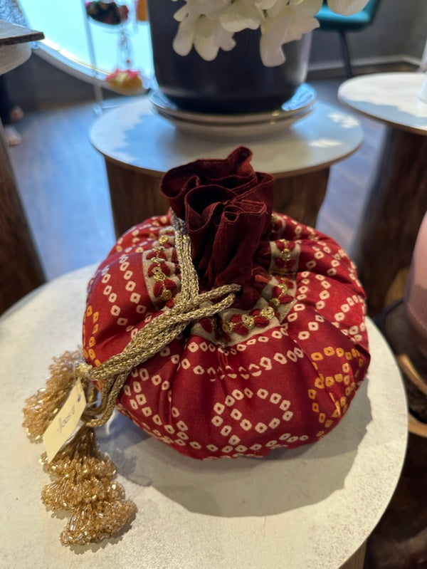 SET OF THREE FESTIVE POTLIS