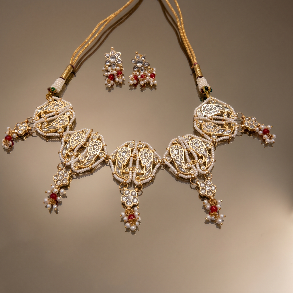 Aaradhya ivory bloom necklace set – detail view by Ozel