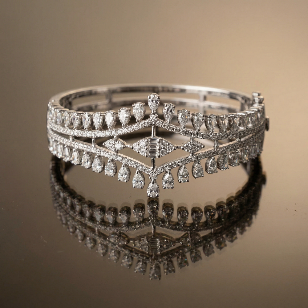 Adreja diamond leaf bracelet – detail view by Ozel