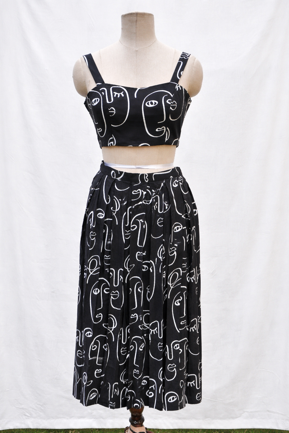 Black Line Art Coord Set – fashion-forward graphic coord by Ozel