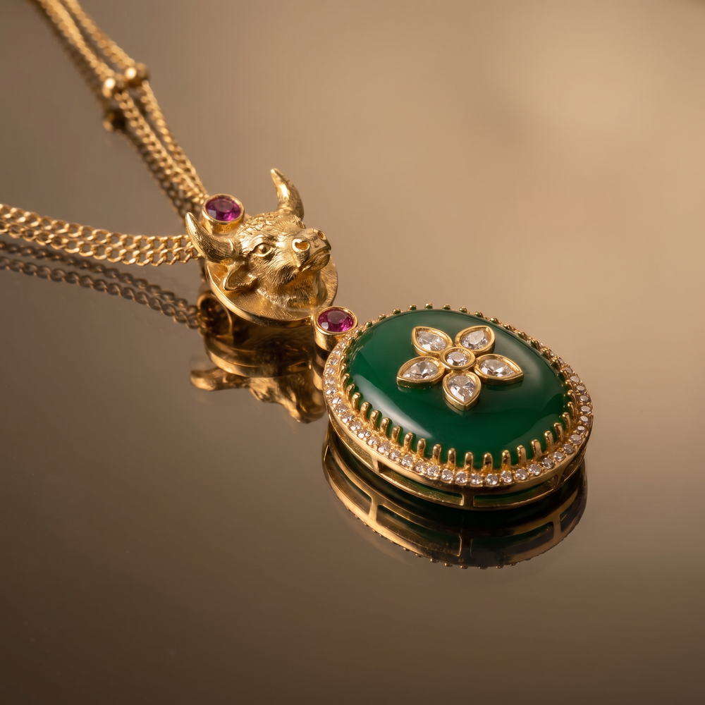 Devdrithi emerald pendant necklace – detail view by Ozel