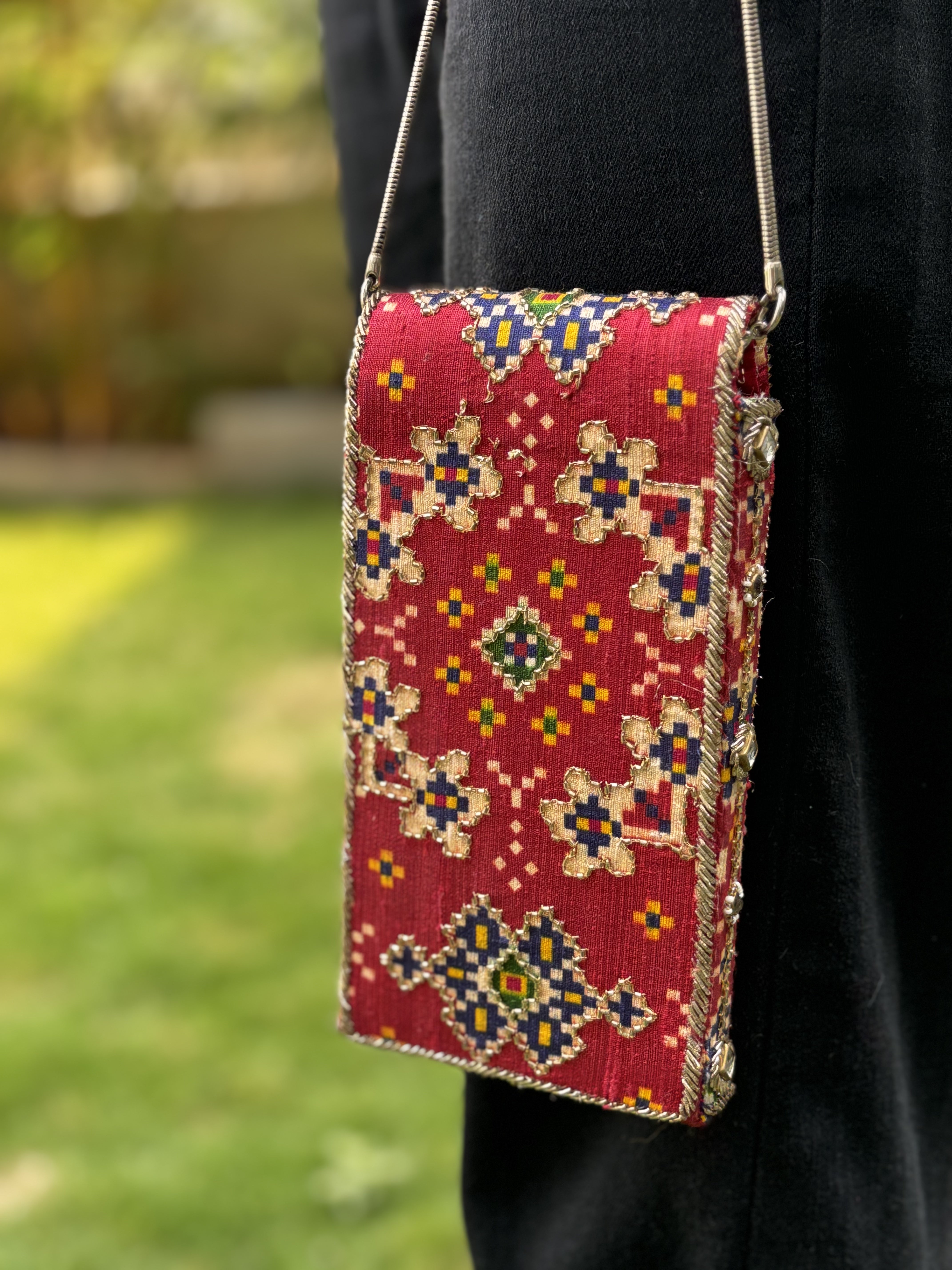 Sample Red Jadau Mobile Bag