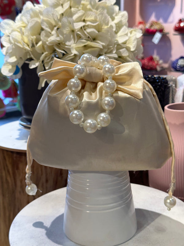 BOW AND PEARL BUCKET