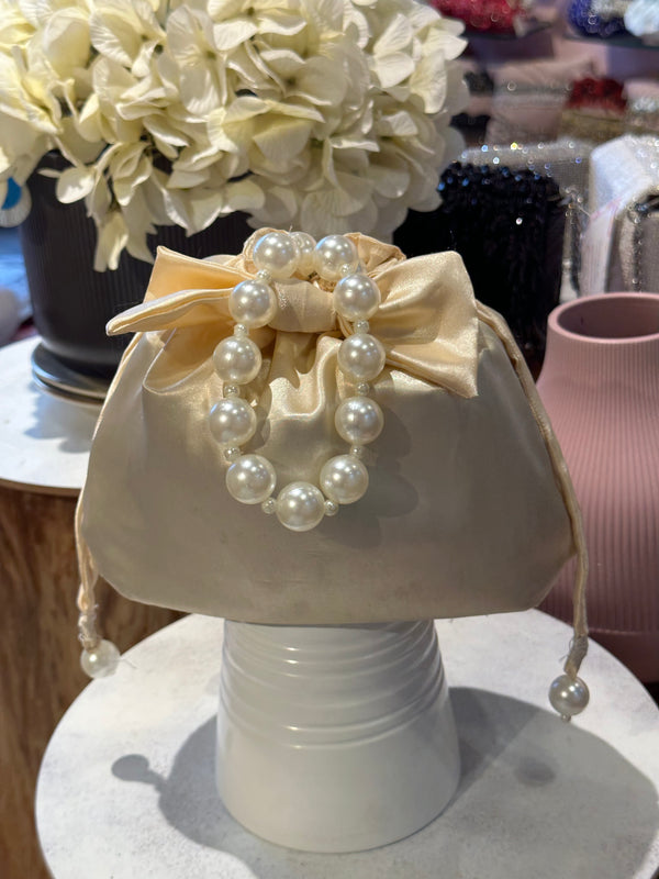 BOW AND PEARL BUCKET