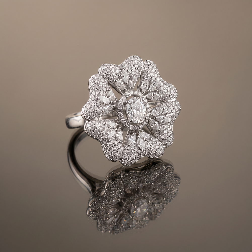 Ishaya diamond bloom ring – detail view by Ozel