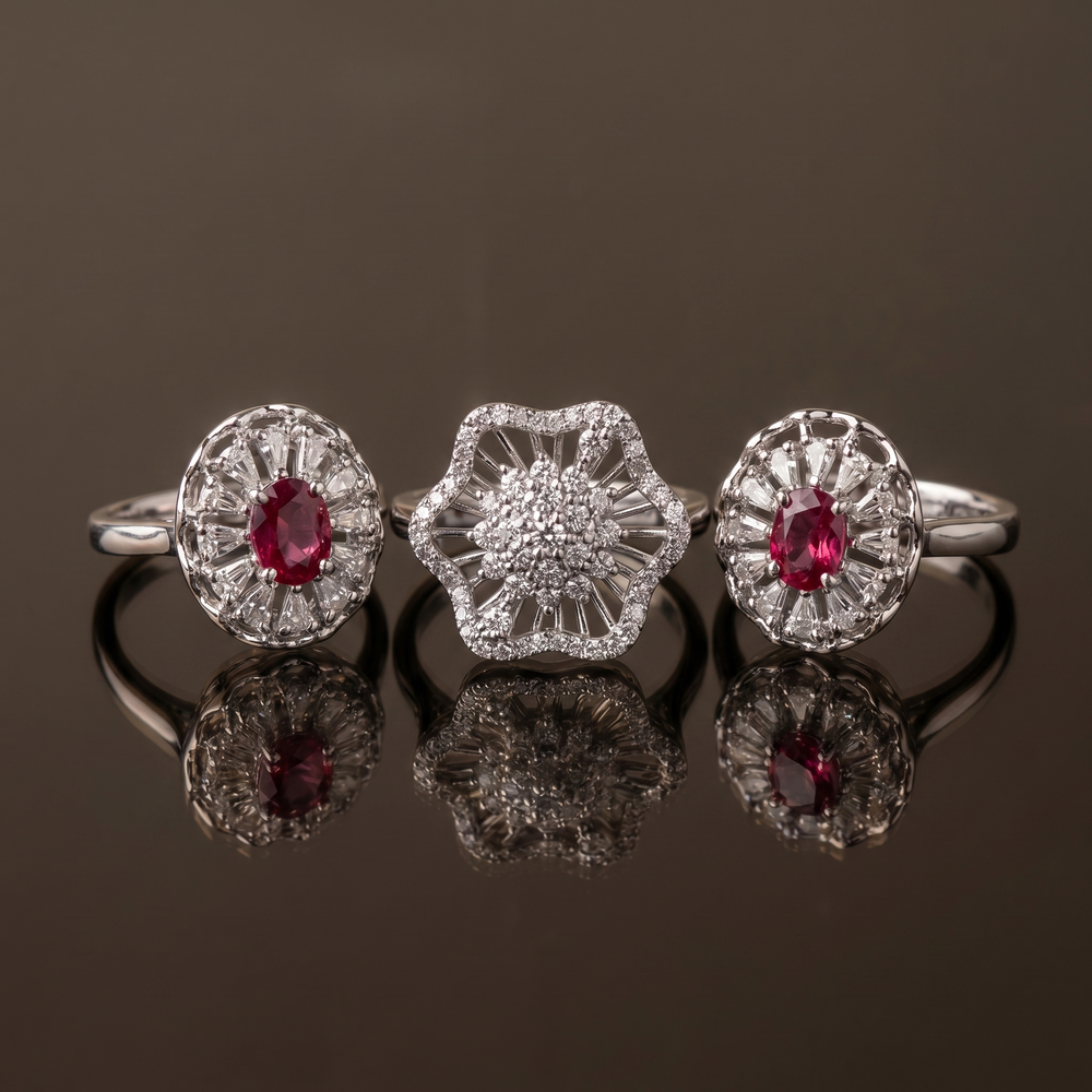 Kavya blossom trio ring – detail view by Ozel
