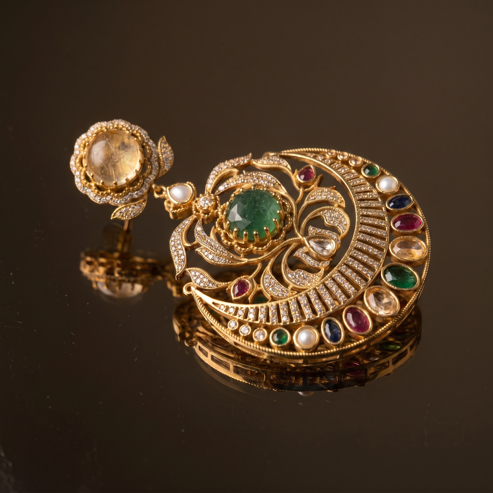 Antique gold chandbali earrings with kundan and emerald stones — Ozel