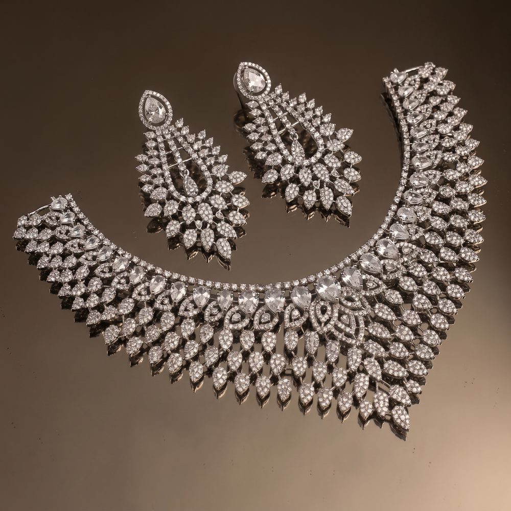 Tanirika diamond feather cascade set – detail view by Ozel
