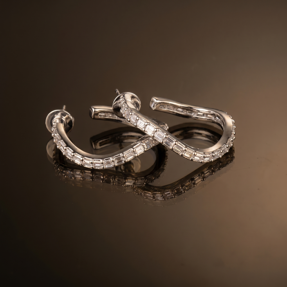 Tanya sculpted loop earrings – detail view by Ozel