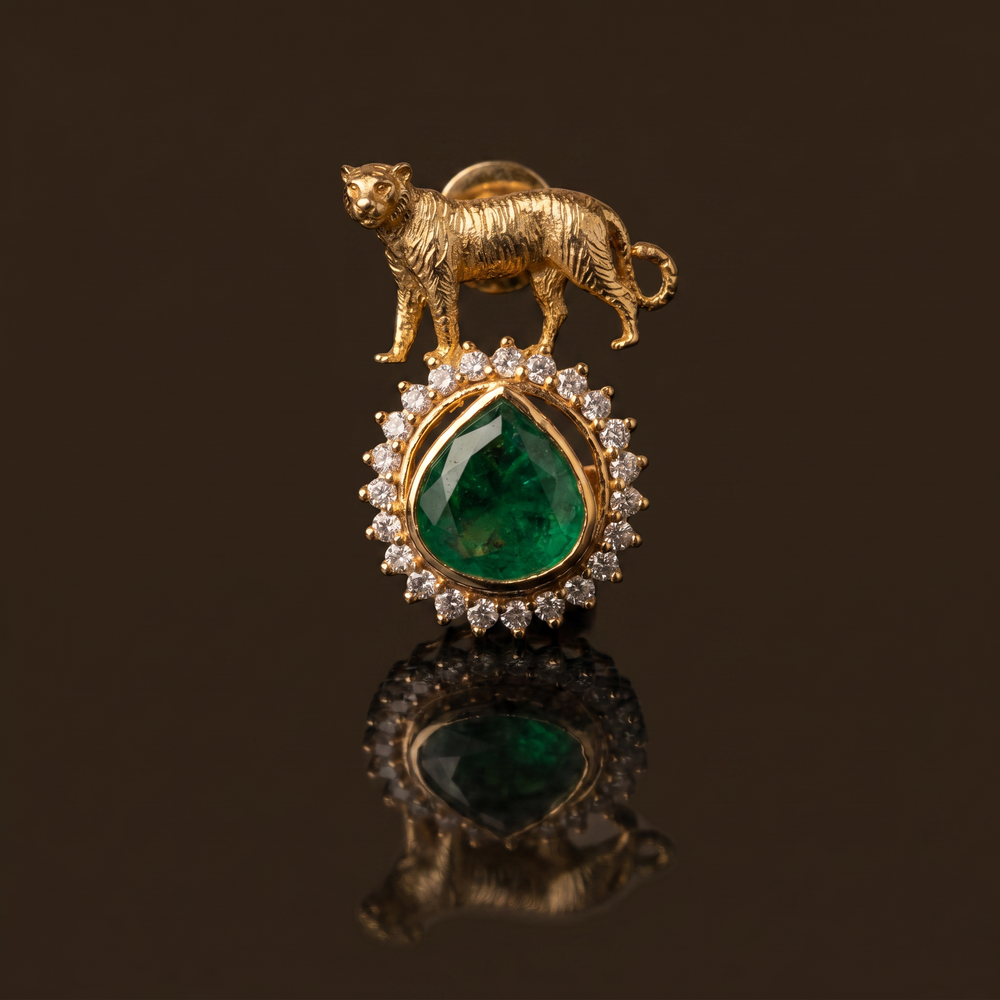Tvesha wild emerald drop earrings – detail view by Ozel