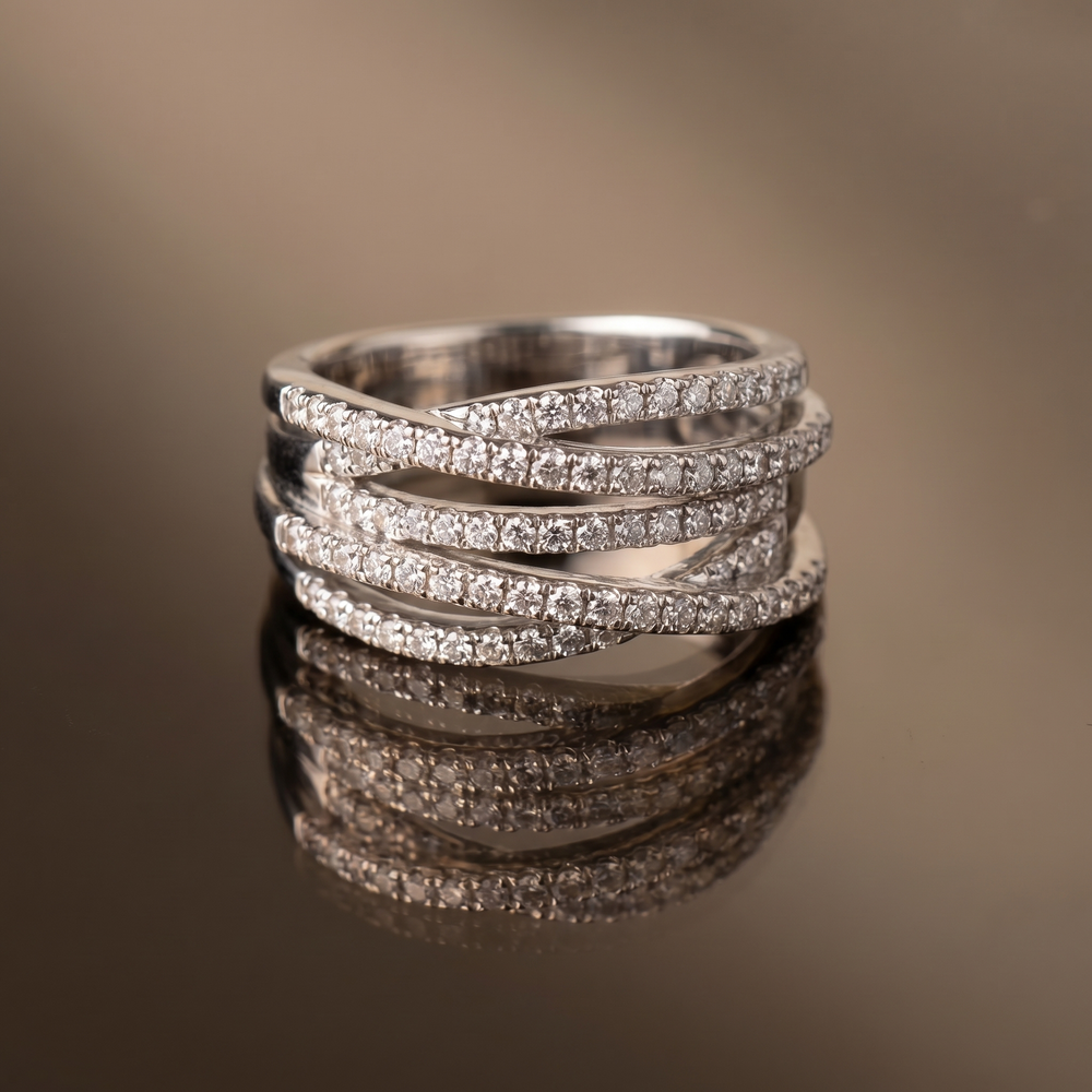 Vihana twisted radiance ring – detail view by Ozel