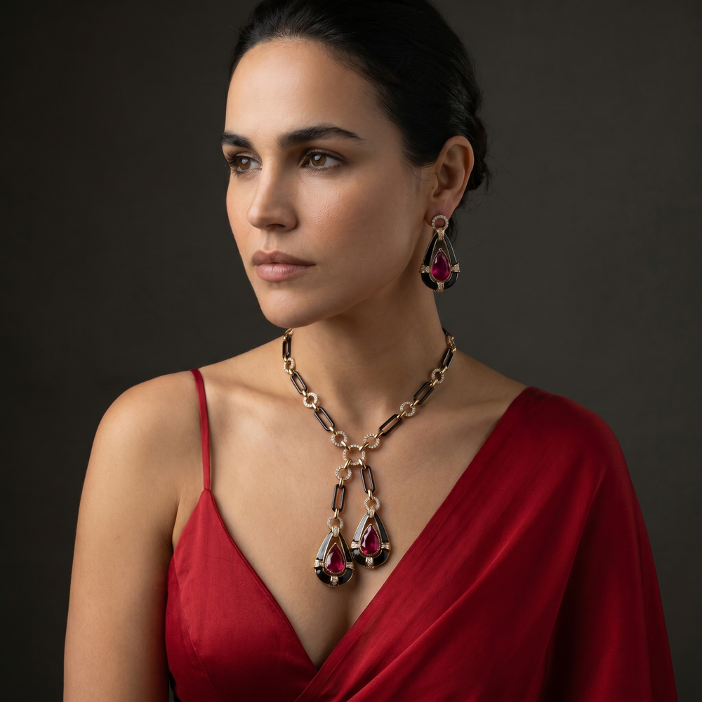 Zavyara noir necklace set with onyx stones and kundan detail