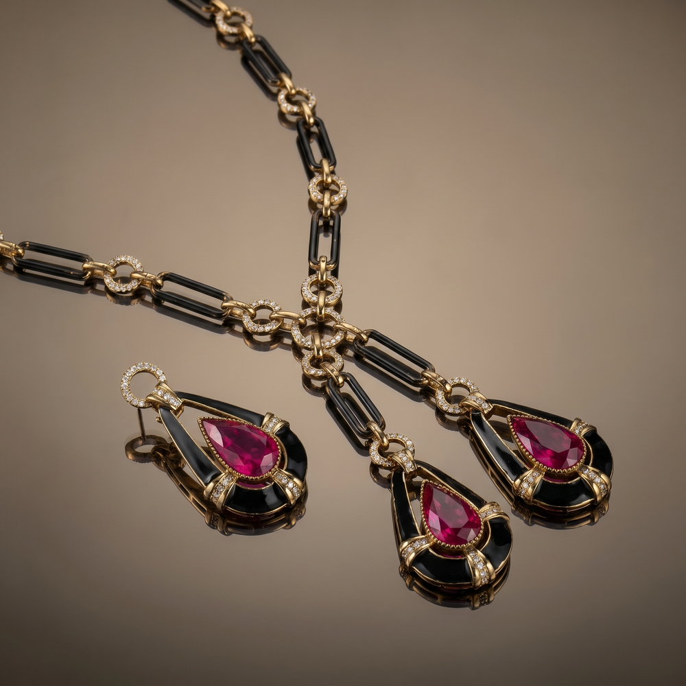 Zavyara noir necklace set – detail view by Ozel