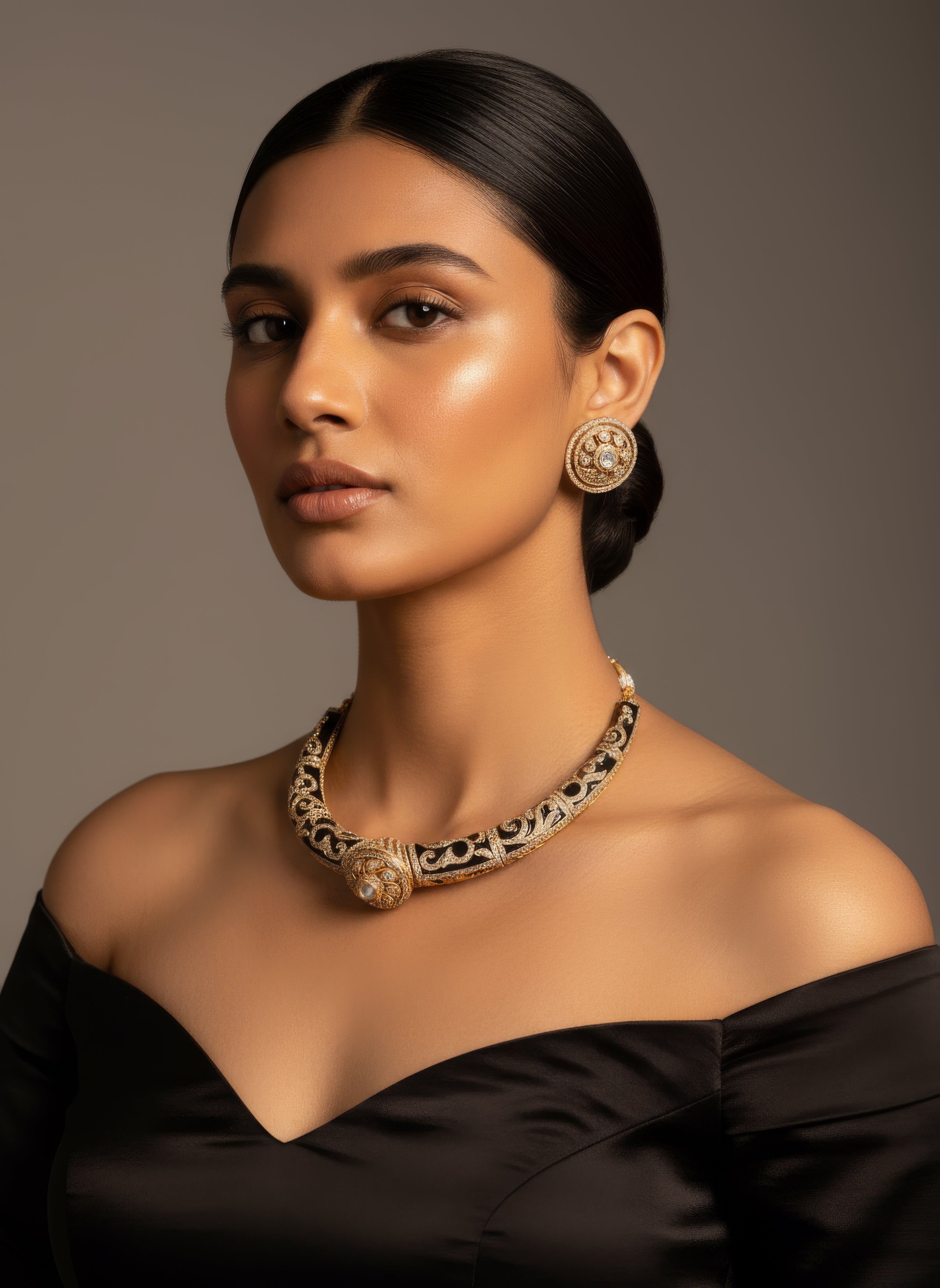 Black Enamel Hasli Necklace with earrings
