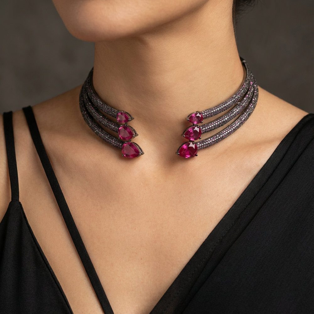 Serpenti moderna choker – worn on neck by Ozel