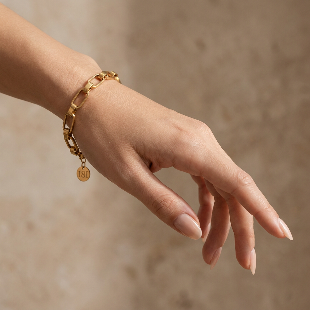 Link chain bracelet – worn on wrist by Ozel