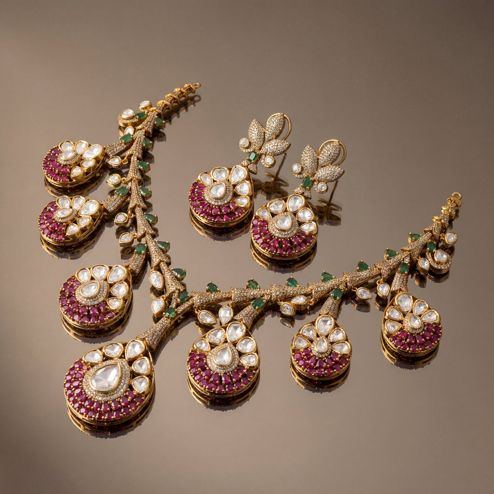 Diya tulip necklace set – tulip motif detail close-up by Ozel