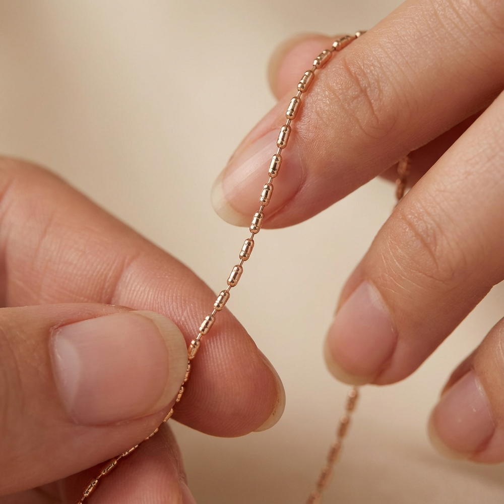 Elongated link gold chain necklace – worn around neck by Ozel