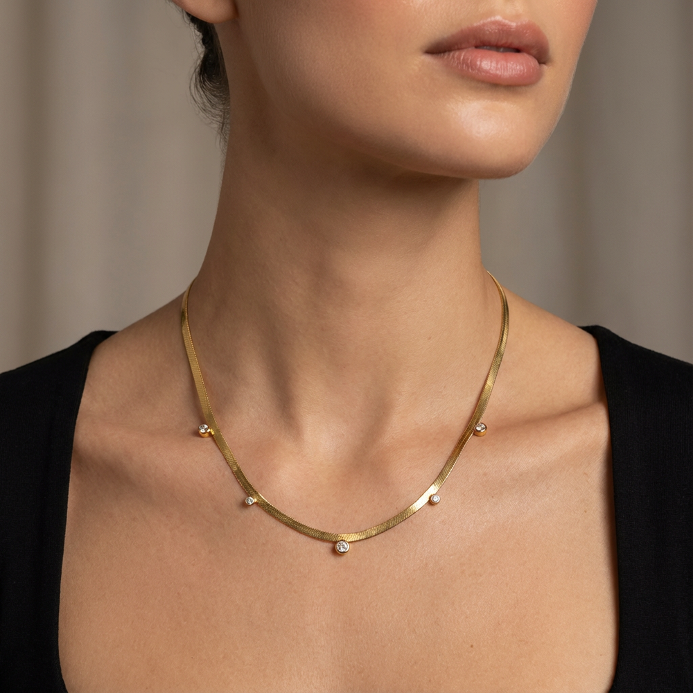 Drift necklace – worn around neck by Ozel
