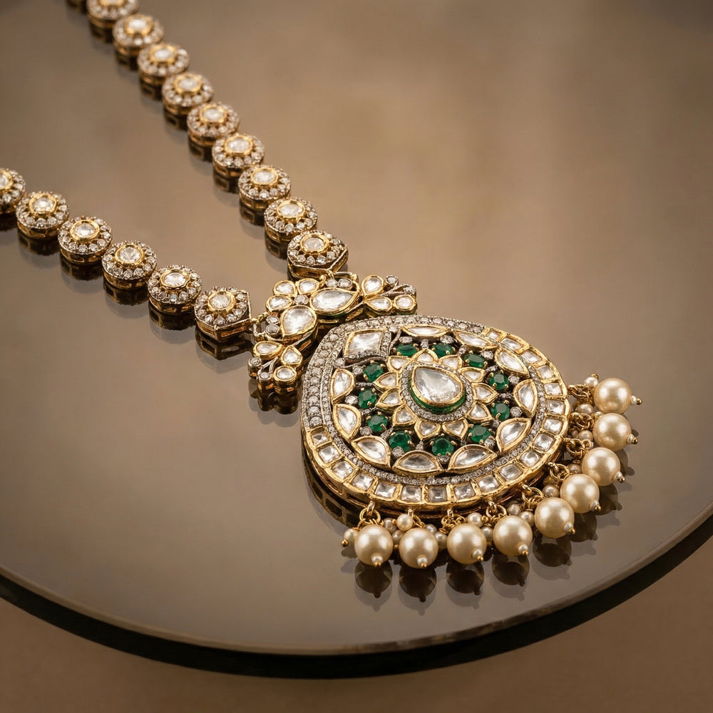 Kaniska Emerald Pendant Set – heritage emerald gold pendant by Ozel