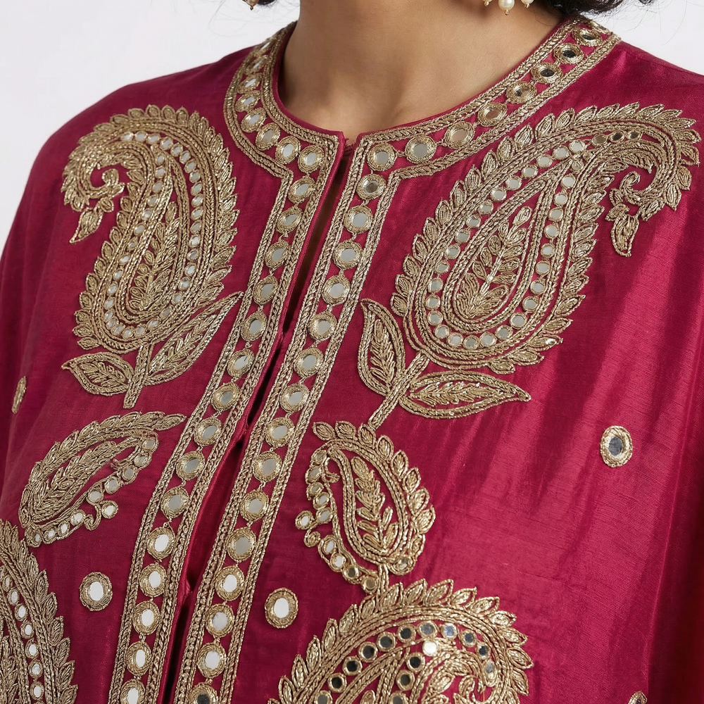 Zareen Gulnaar cape set – detail view by Ozel