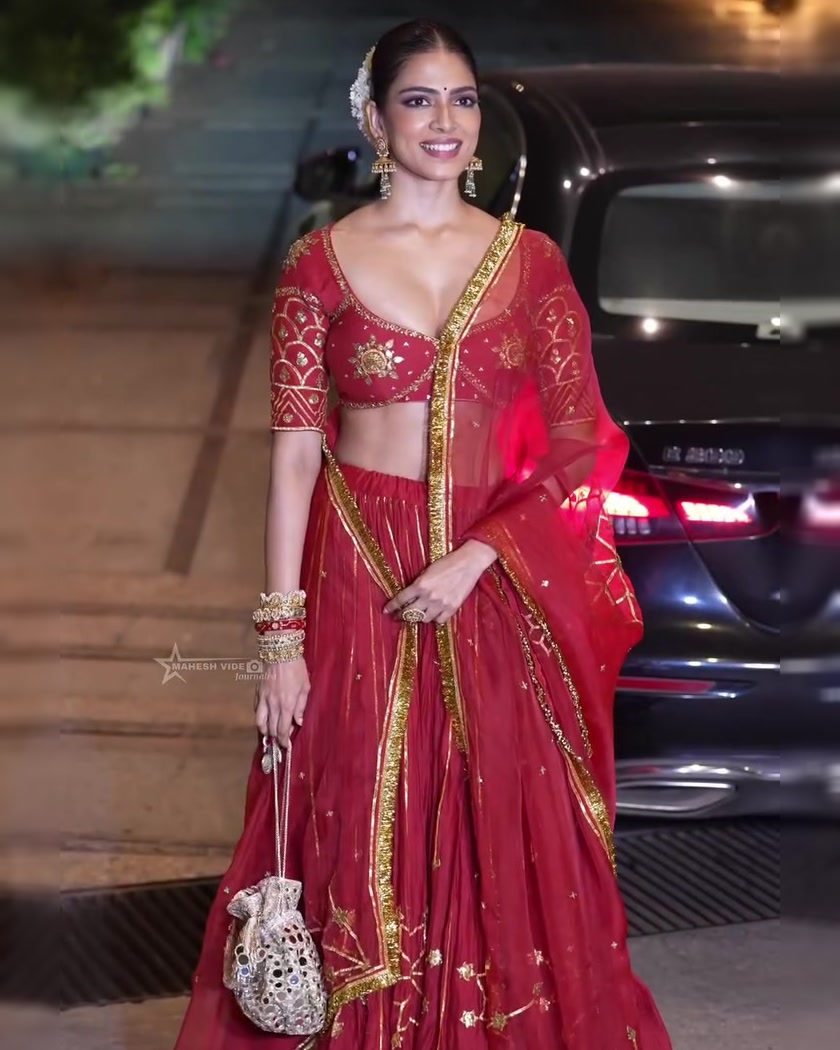 Malvika Mohanan with Devyani Mirrorwork Gol Potli Bag