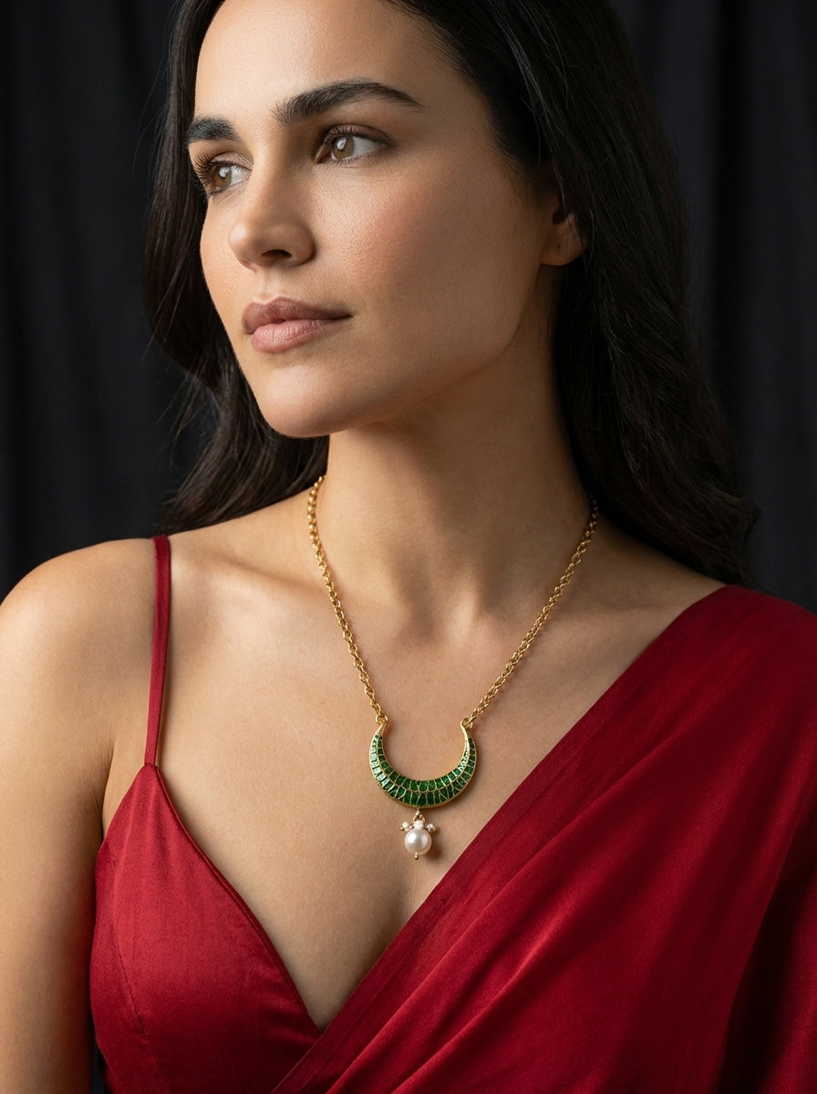Elaris – verde luna pendant necklace by Ozel