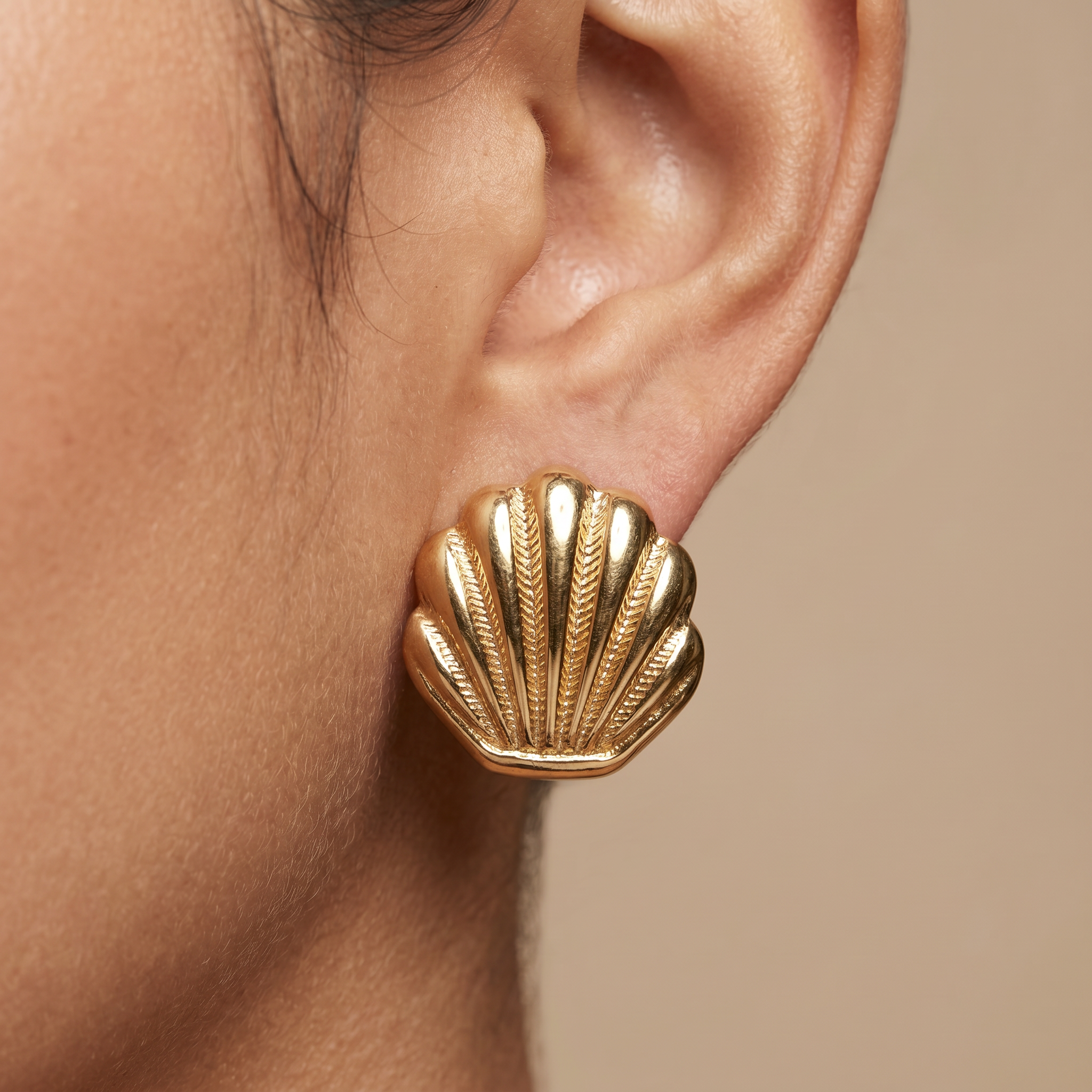 Seashell Stud Earrings (Gold Tone)