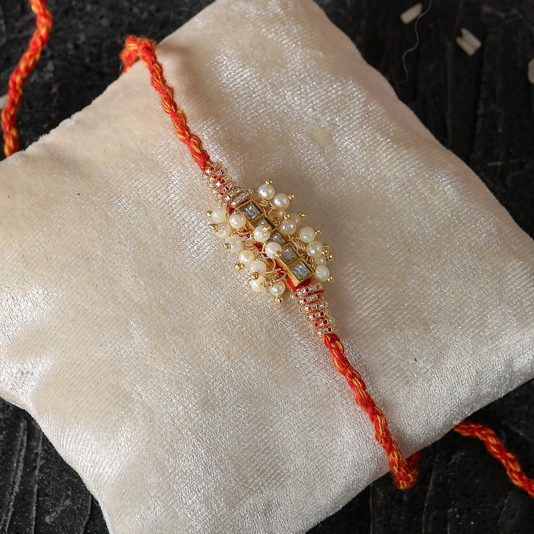 Manav Kundan Patti Gold Plated Rakhi Lumba - Ozel