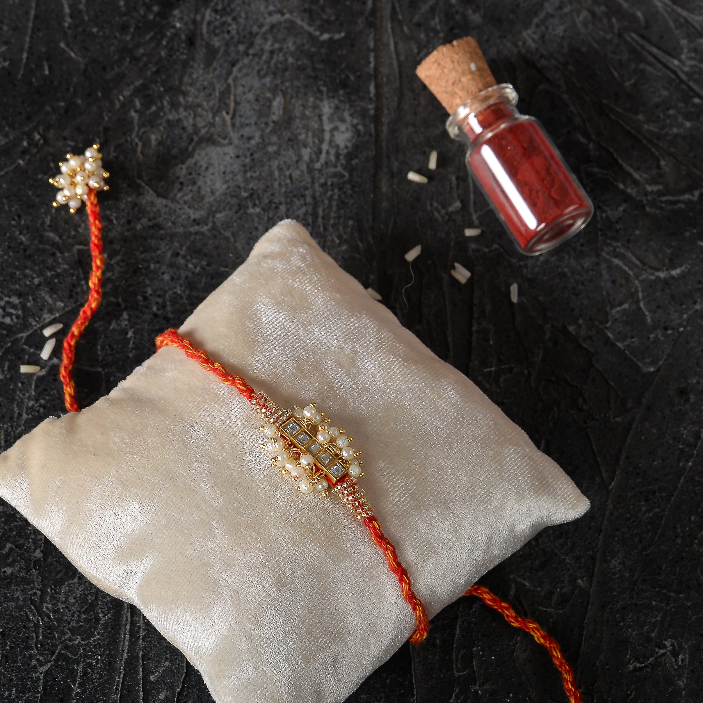 Manav Kundan Patti Gold Plated Rakhi Lumba - Ozel
