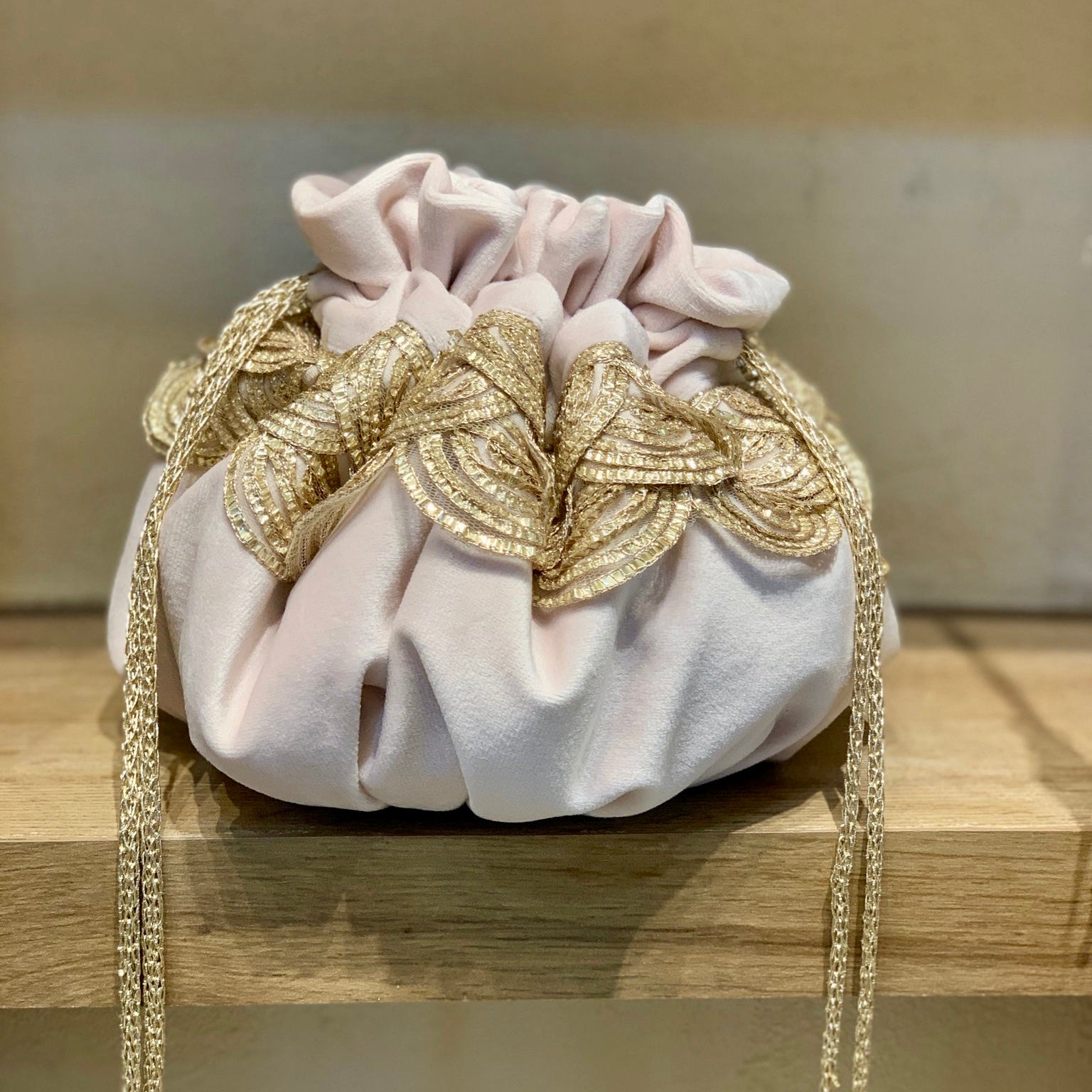 Blush Pink Scallop Potli - Ozel Bir Sey